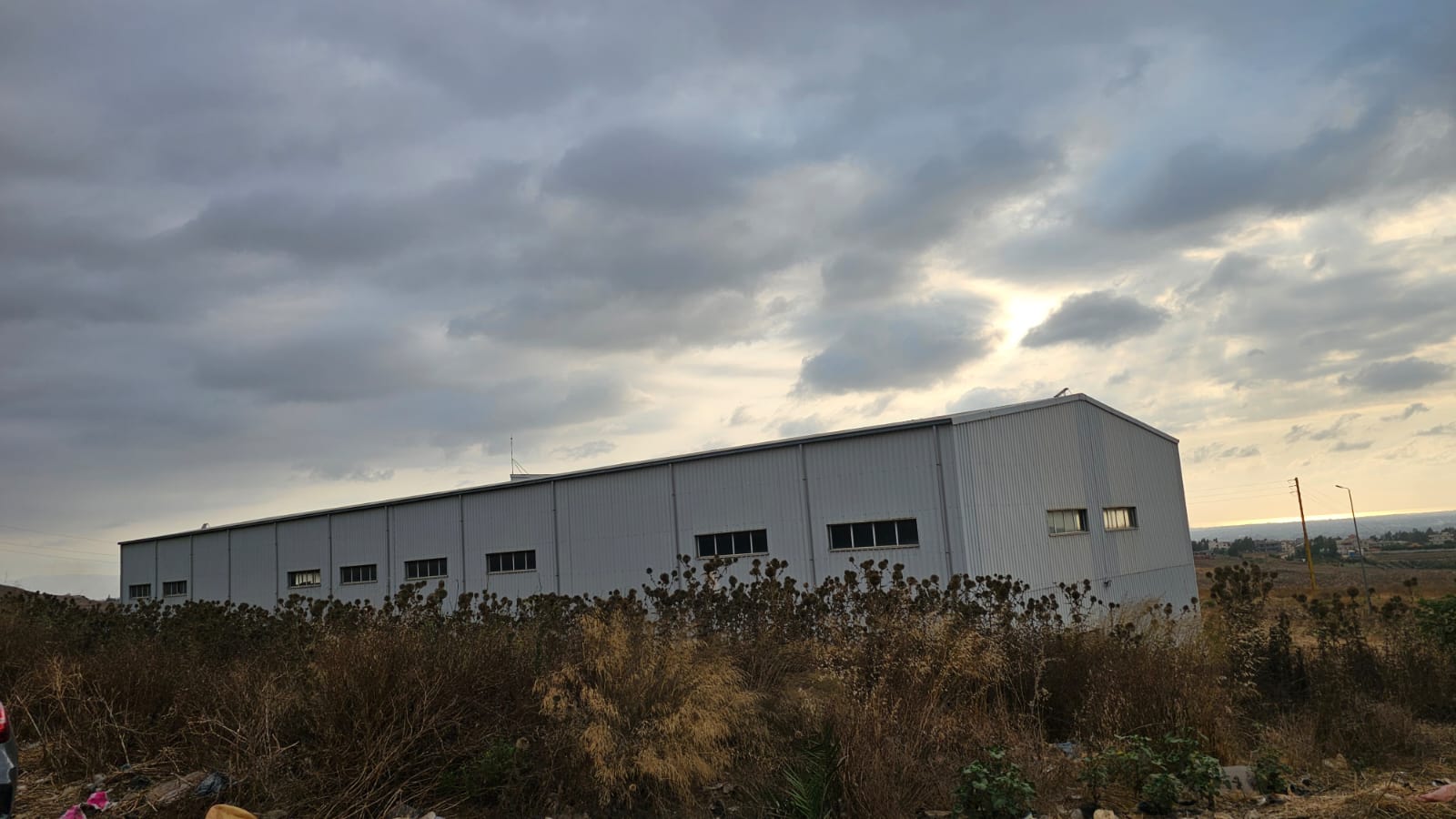 المعمل من خارج.