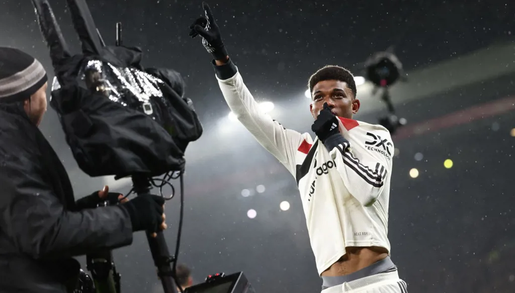 رسمياً: مانشستر يونايتد يجدد عقد جوهرته ديالو