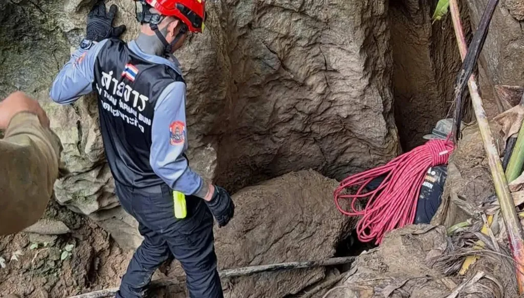 بالفيديو- العثور على 5 أشخاص ظلوا محاصرين لأسبوع في كهف بلاوس