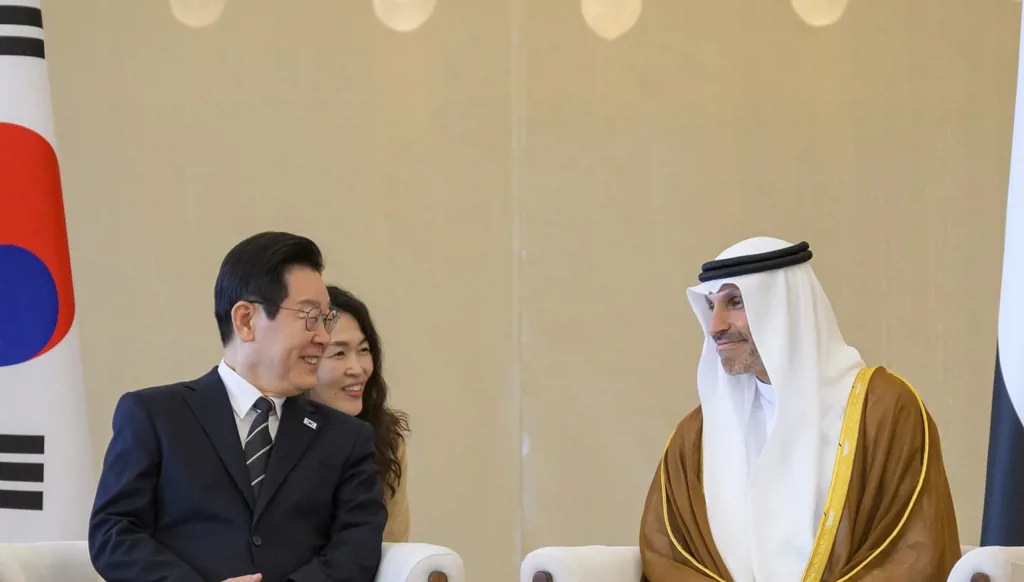رئيس كوريا الجنوبية يصل الإمارات
