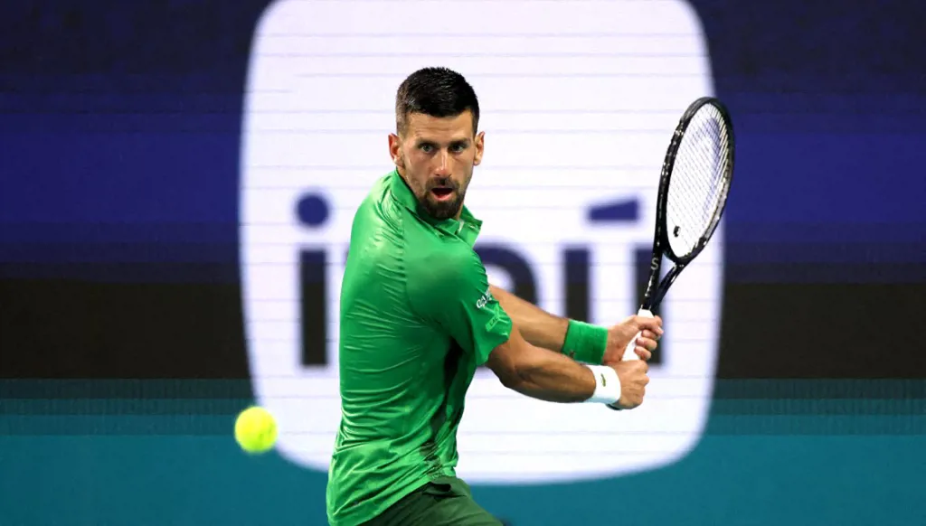 ديوكوفيتش يواصل التقدم وسابالينكا تبلغ نصف النهائي في ميامي