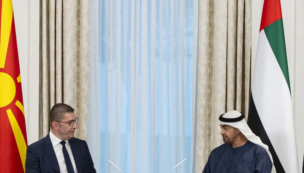 بن زايد ورئيس وزراء مقدونيا الشمالية يبحثان علاقات التعاون