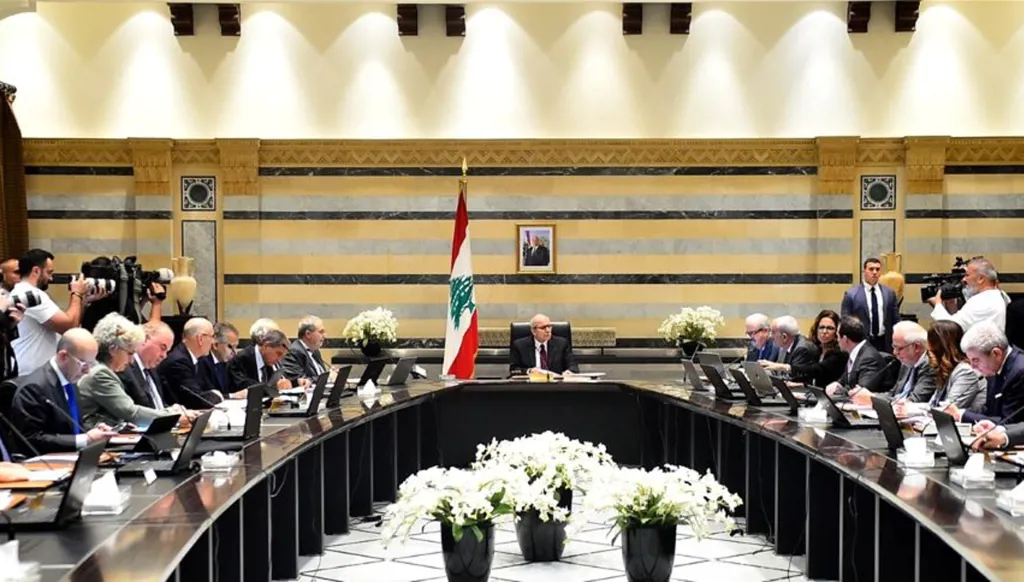 موفدة ماكرون تدعم الدور التفاوضي للميكانيزم... لا تمديد لتسجيل المغتربين والأزمة إلى انسداد