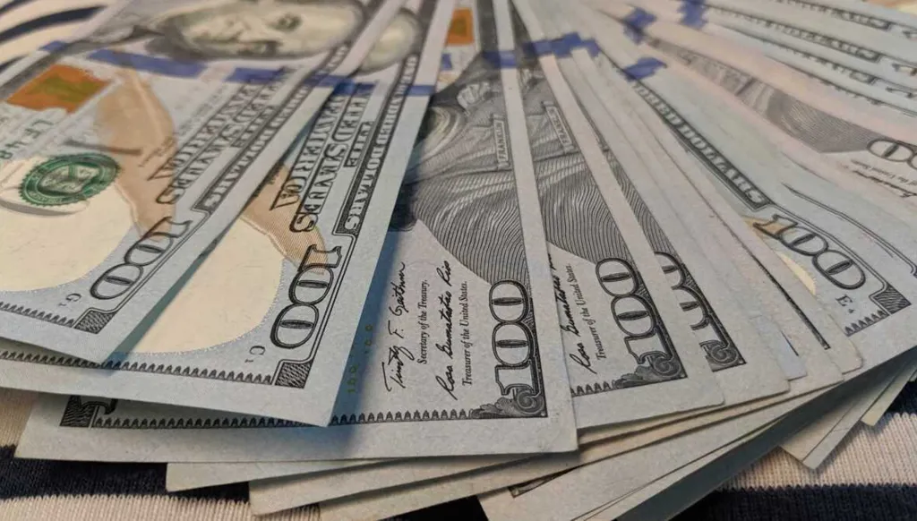 الدولار يتّجه لانخفاض أسبوعي