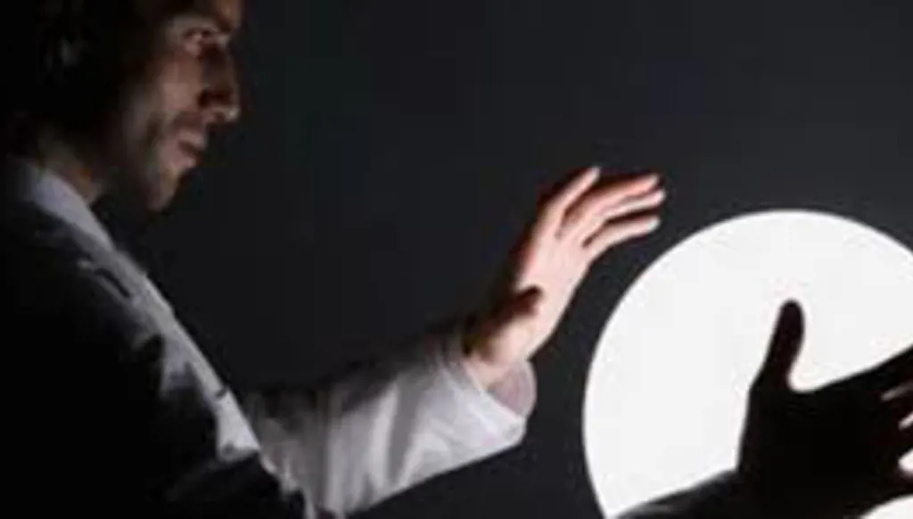 مراكز أم دكاكين؟