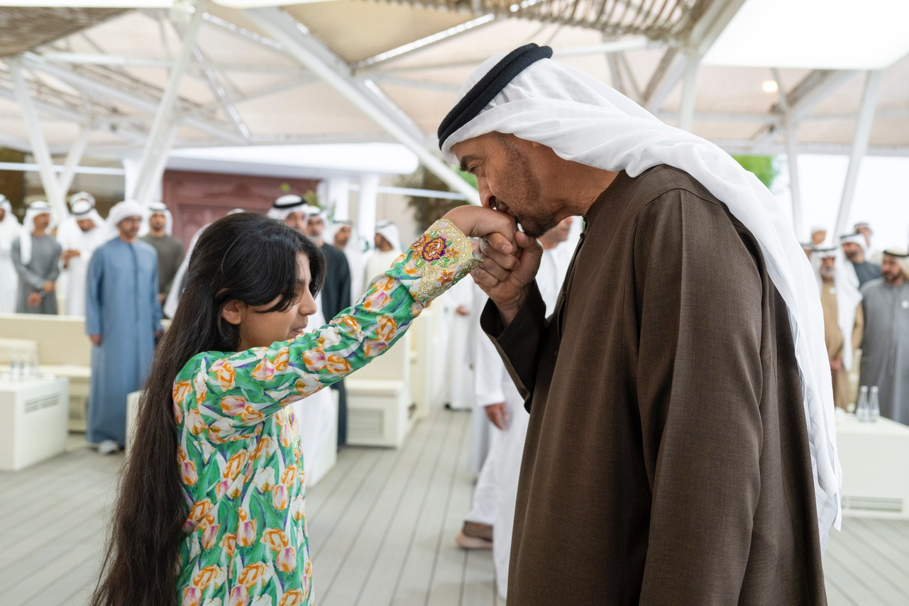 الإماراتيّة الظبي المهيري ورئيس دولة الإمارات الشيخ محمد بن زايد آل نهيان.