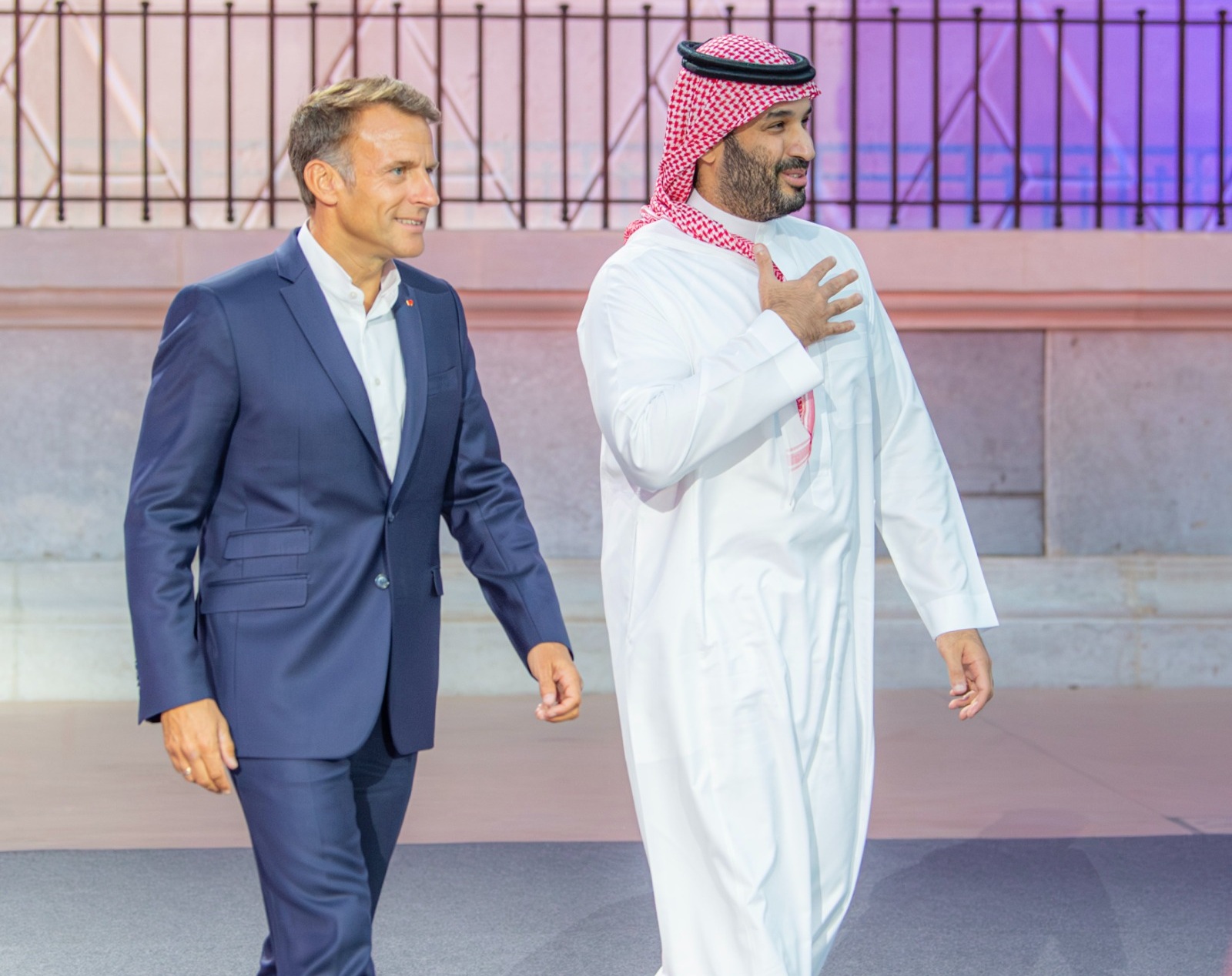 بن سلمان وماكرون. (واس)