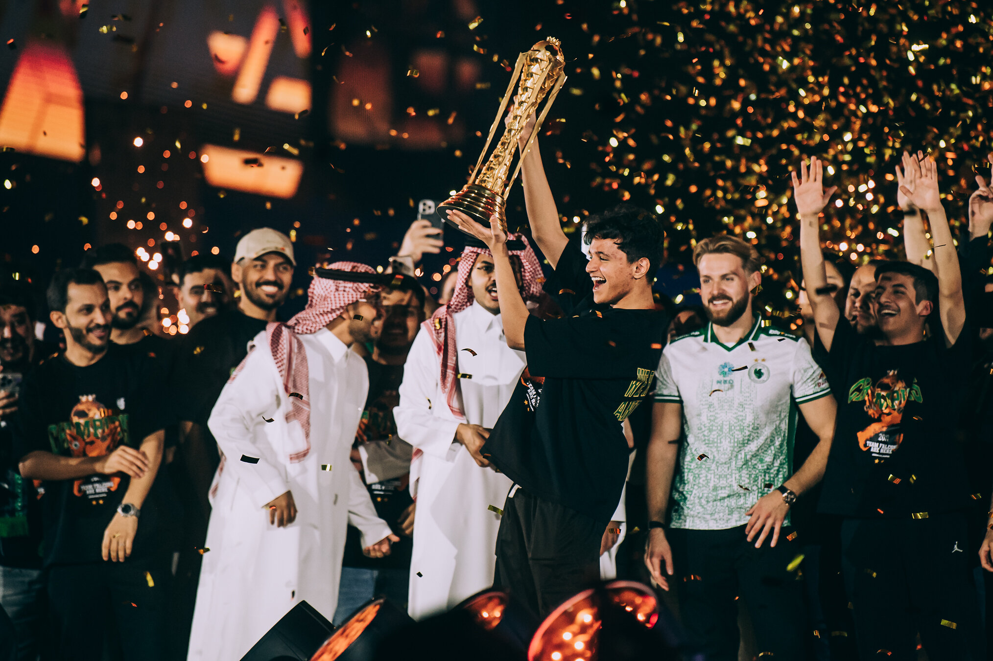 احتفال Team Falcons بتتويجه في كأس العالم للرياضات الإلكترونية 2025 في الرياض. (Esports World Cup Foundation / PR Newswire)