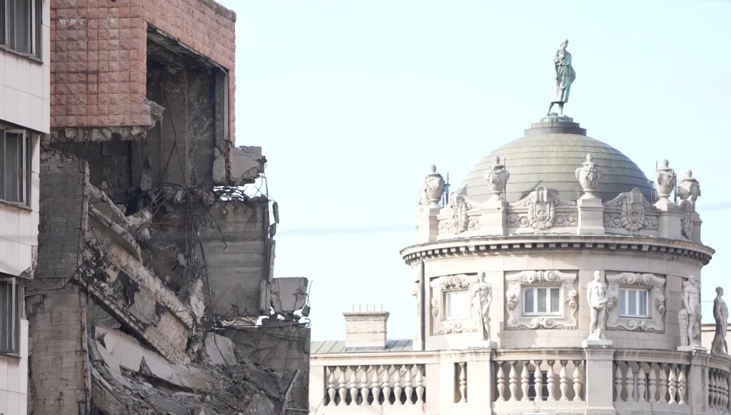 في صربيا... إزالة مبنى تاريخي تمهيداً لتشييد شركة مرتبطة بصهر ترامب