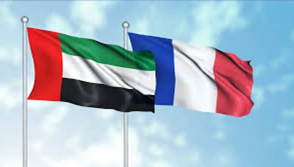 بن زايد ونائباه يهنئون الرئيس الفرنسي بذكرى اليوم الوطني لبلاده
