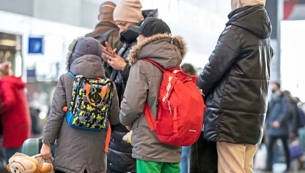 سابقة في الاتحاد الأوروبي... النمسا تعلّق لم شمل عائلات اللاجئين