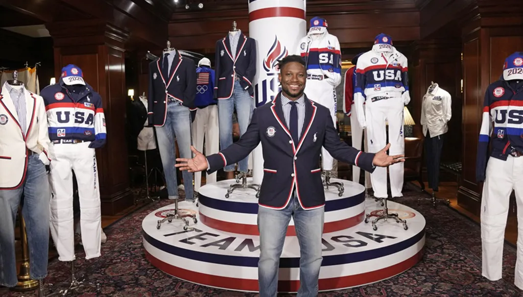 من صمم الإطلالة الكلاسيكية المميزة للفريق الأميركي في الأولمبياد؟