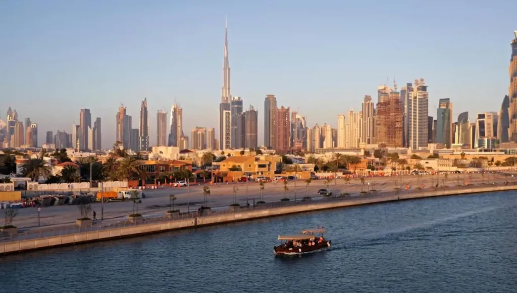 هكذا صمدت بوجه هرمز! دبي خامس أكبر مركز للشحن البحري عالمياً