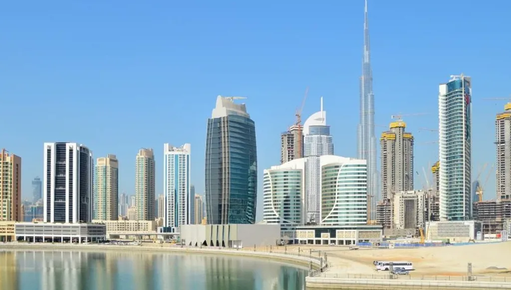 سوق دبي العقاري يتجاوز 250 مليار دولار في 2025 مع ارتفاع الفلل والمكاتب