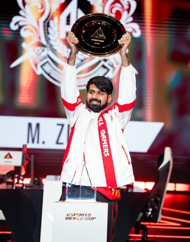 Zubair يحصد لقب Tekken 8 في كأس العالم للرياضات الإلكترونية.
