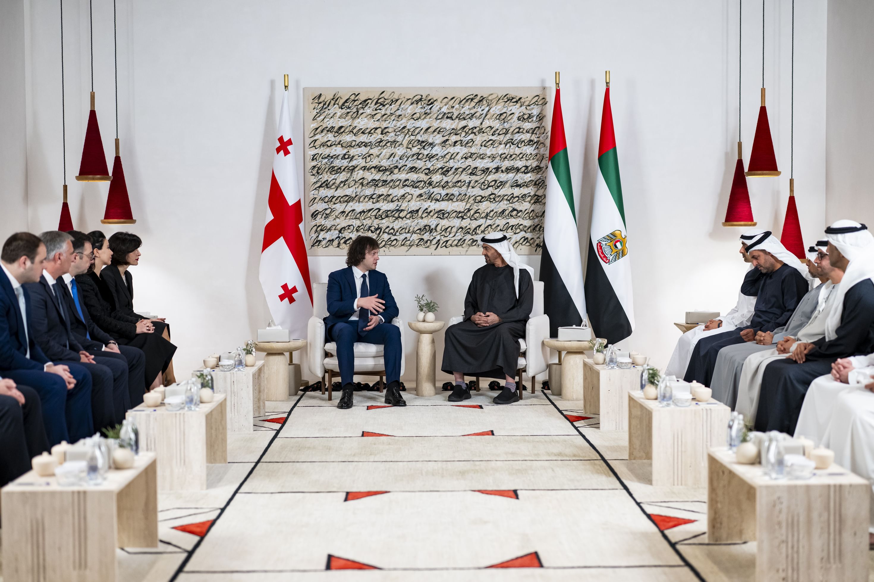 رئيس وزراء جورجيا والوفد المرافق يلتقي رئيس الامارات (وام)