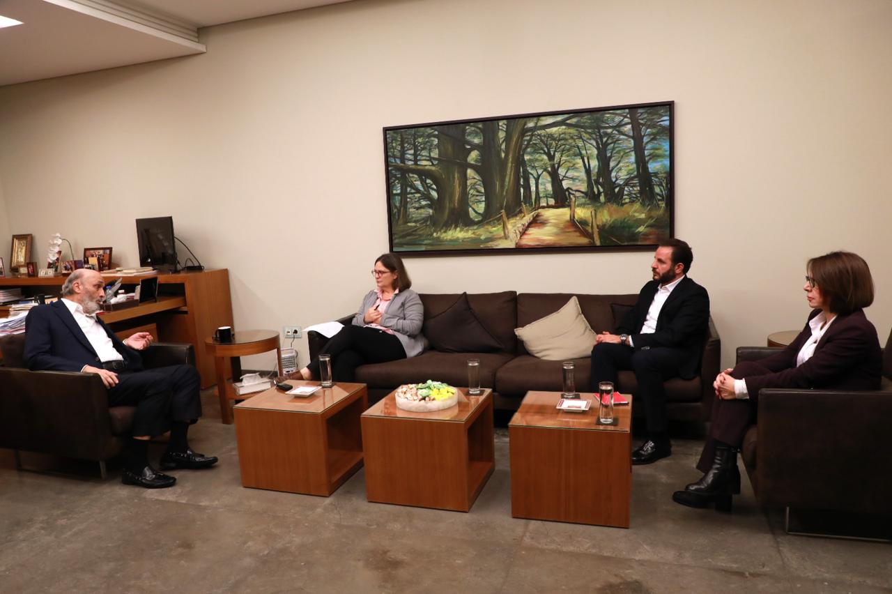 e00c2b25407c4bdd90175ab4f795809b_110256.