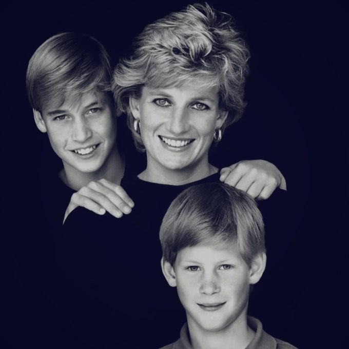 الاميرة ديانا مع نجليها الامير ويليام والامير وهاري (Pinterest)