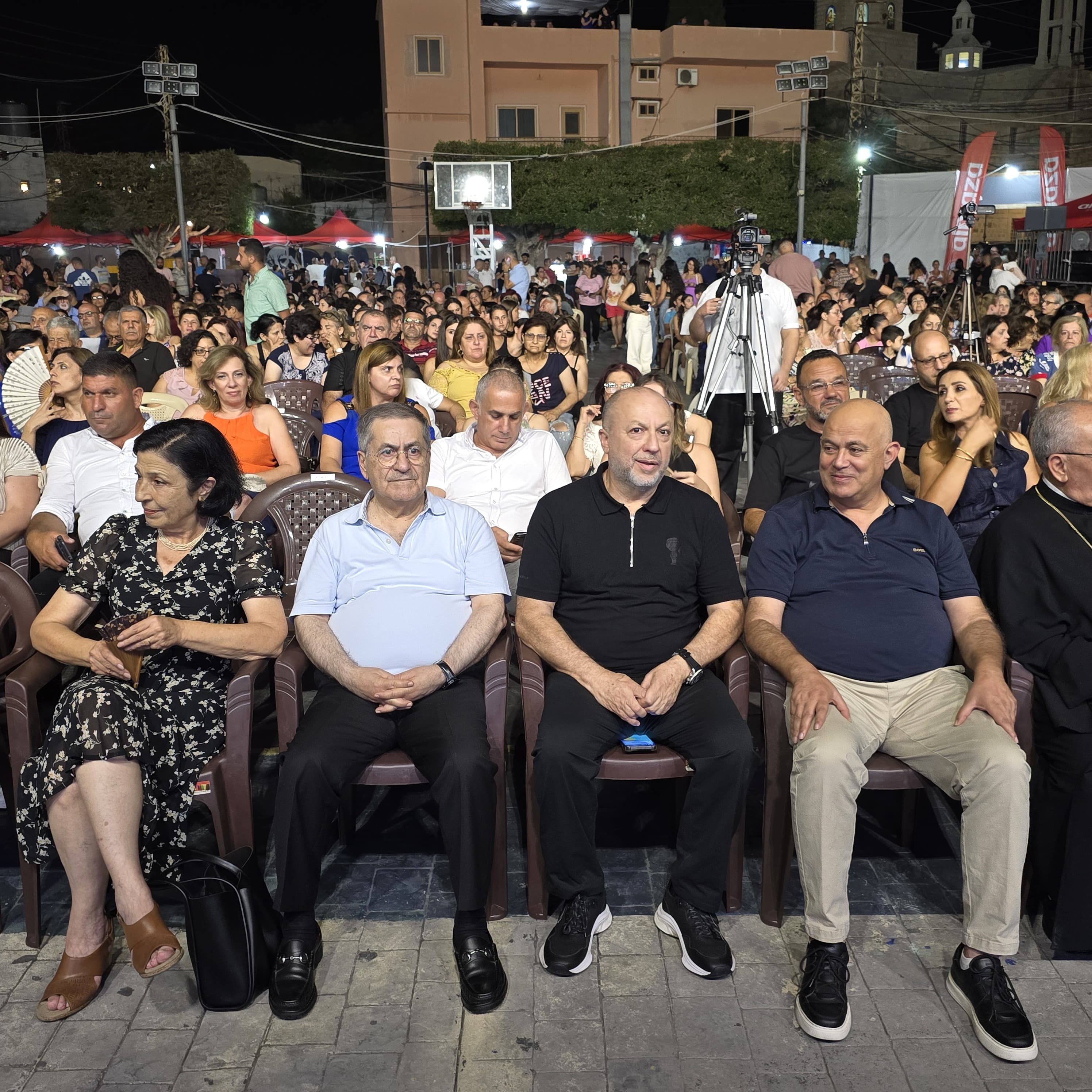 النائب موسى وعقيلته والى يساره رئيس بلدية مغدوشة والعميد إيلي حليس.