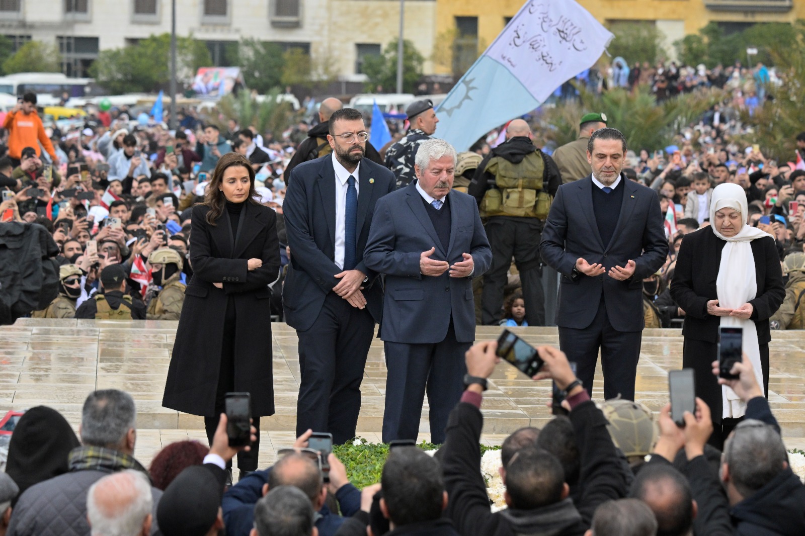 أمام ضريح الرئيس الحريري (نبيل اسماعيل)