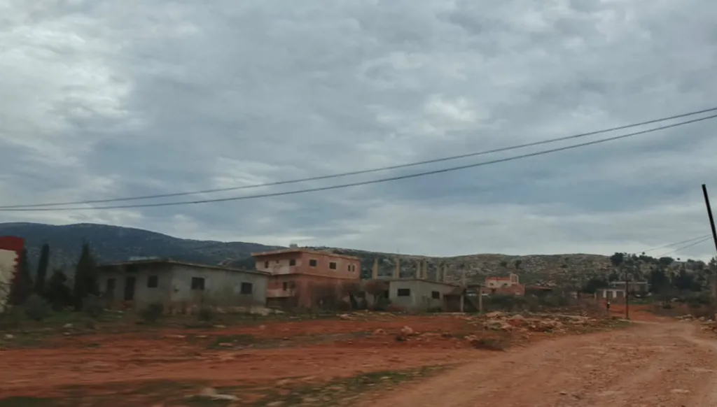 "تغريبة" القرى اللبنانية في حوض العاصي: عام مأزوم بين لغم الحدود وصمت الدولة