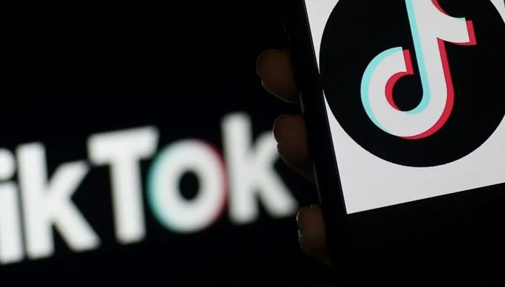 "تيك توك" تقدم أداة لتوضيح سياق الفيديوهات على غرار "إكس" و"ميتا"