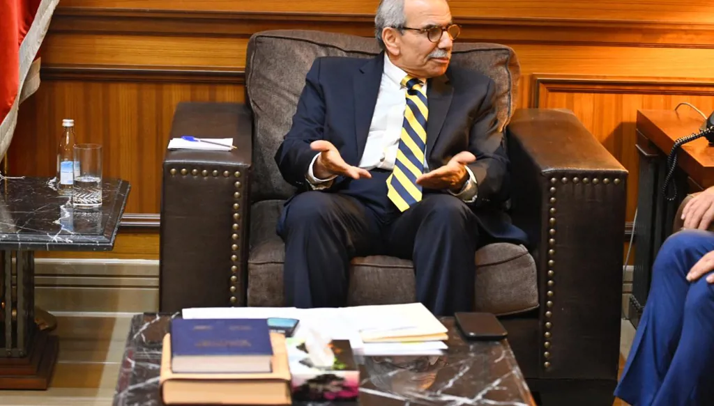 على طاولة نواف سلام... الدستور أولاً (صور)