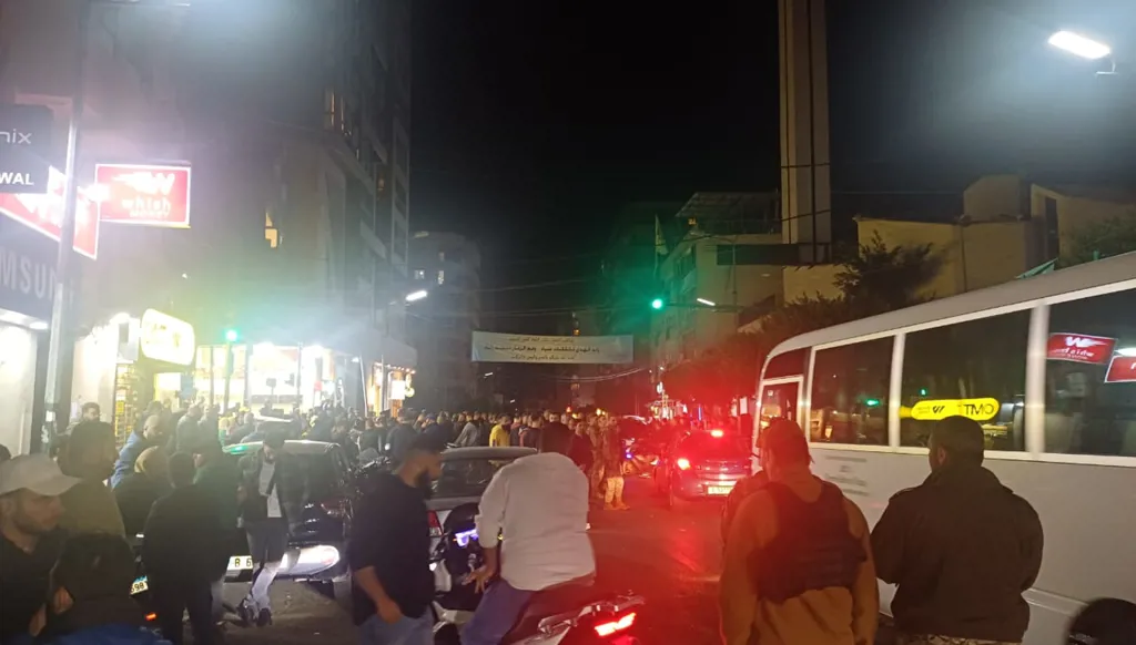 الجيش اللبناني يفتح طريق عائشة بكار بعد احتجاجات في المنطقة... ماذا جرى؟