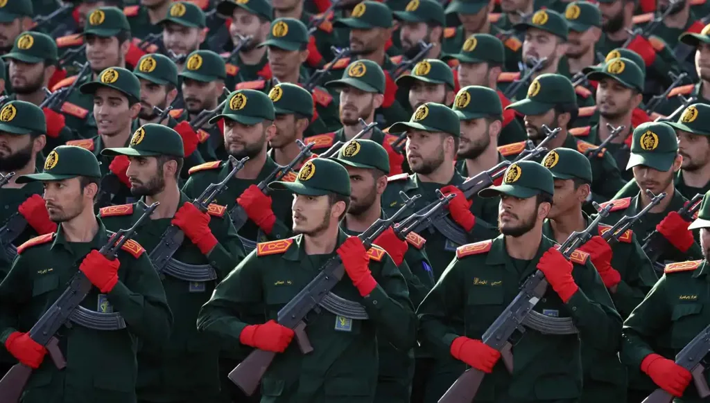 "حرب نفسية"... الحرس الثوري الإيراني: الحشد الأميركي في المنطقة "لا يجب الانتباه له"