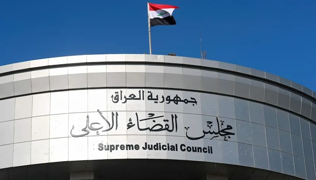 انتحل صفة موظف بمكتب رئيس القضاء... توقيف متهم بابتزاز مسؤولين في النجف