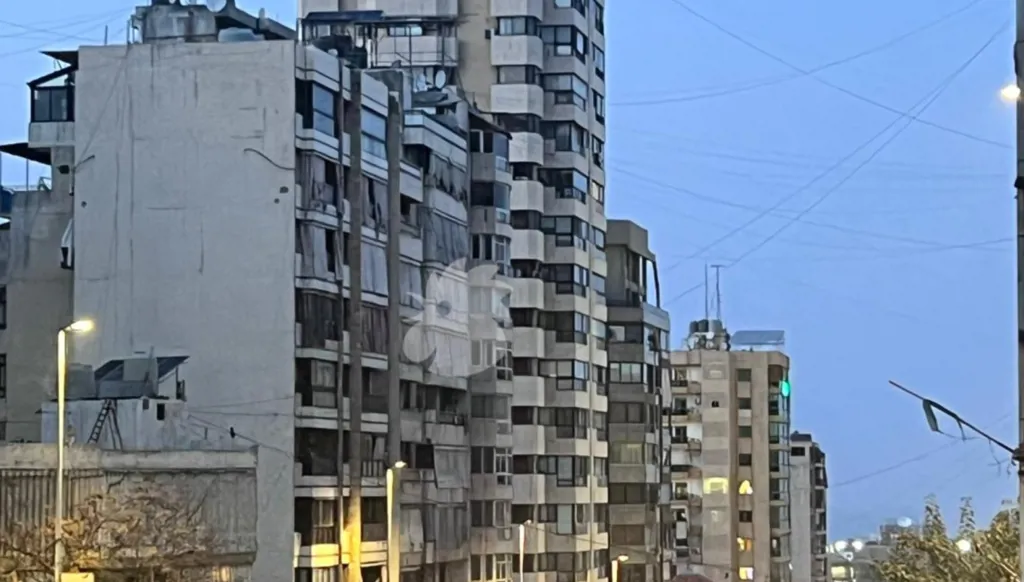 ماذا نعرف عن المبنى المستهدف في زقاق البلاط في بيروت؟