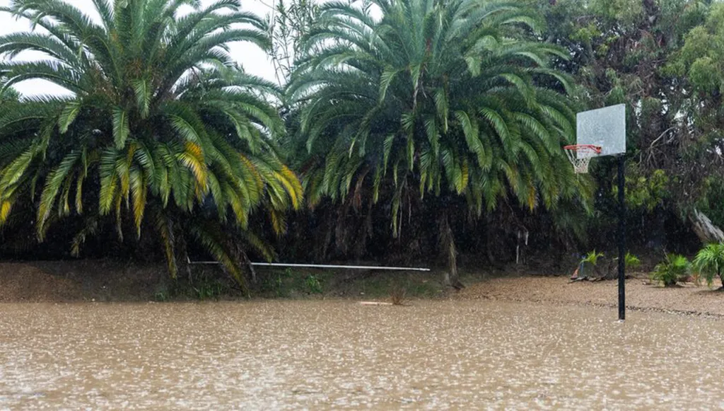 أمطار غزيرة وفيضانات في كاليفورنيا