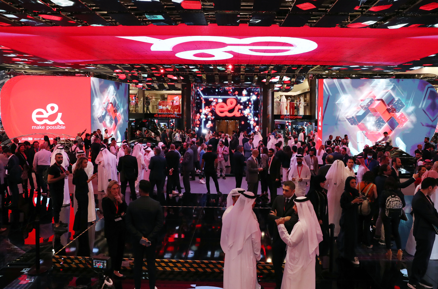 مناسبة لشركة إي آند (وكالات)