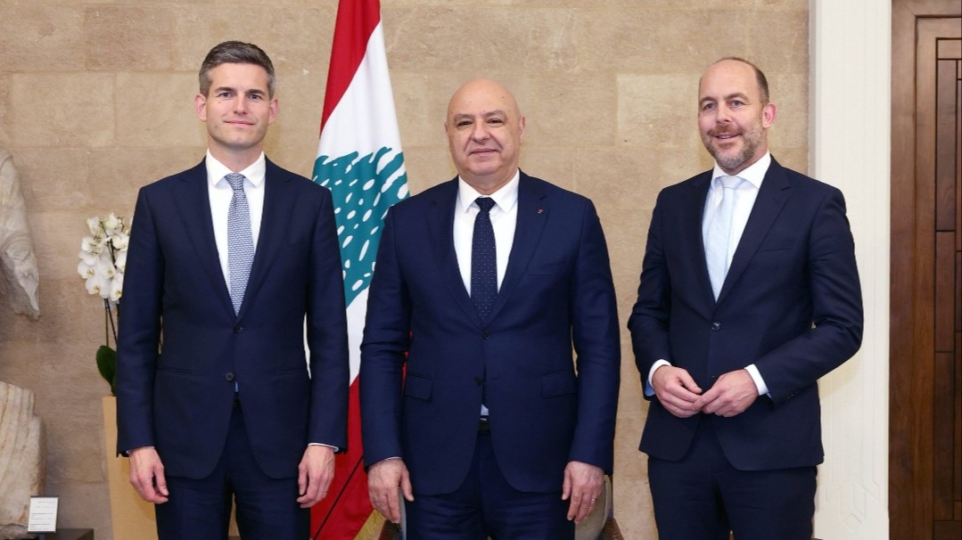 الرئيس عون بين الوزيرين الهولنديين