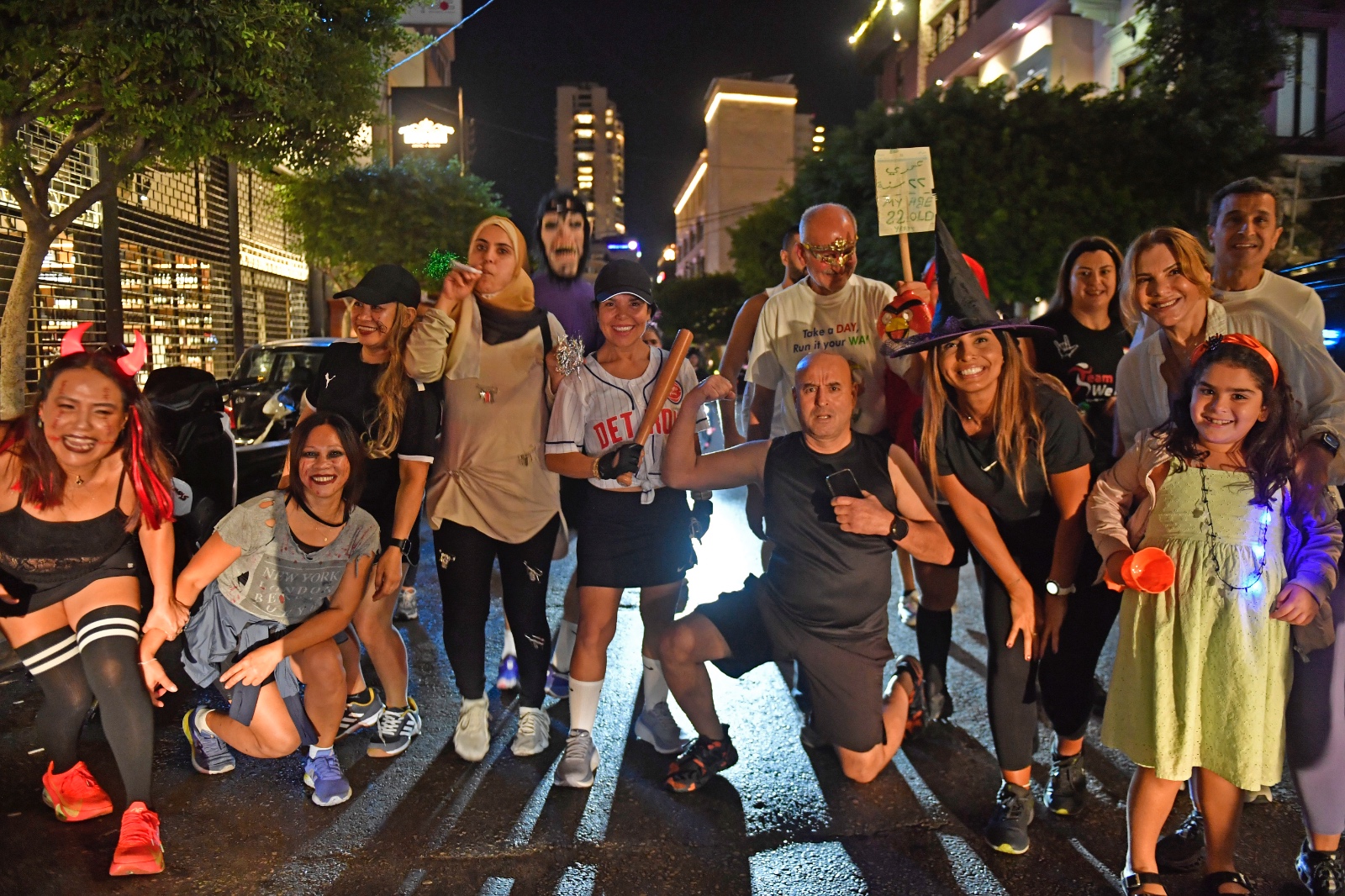 يحتفلون بالهالوين في شوارع بيروت (حسام شبارو)