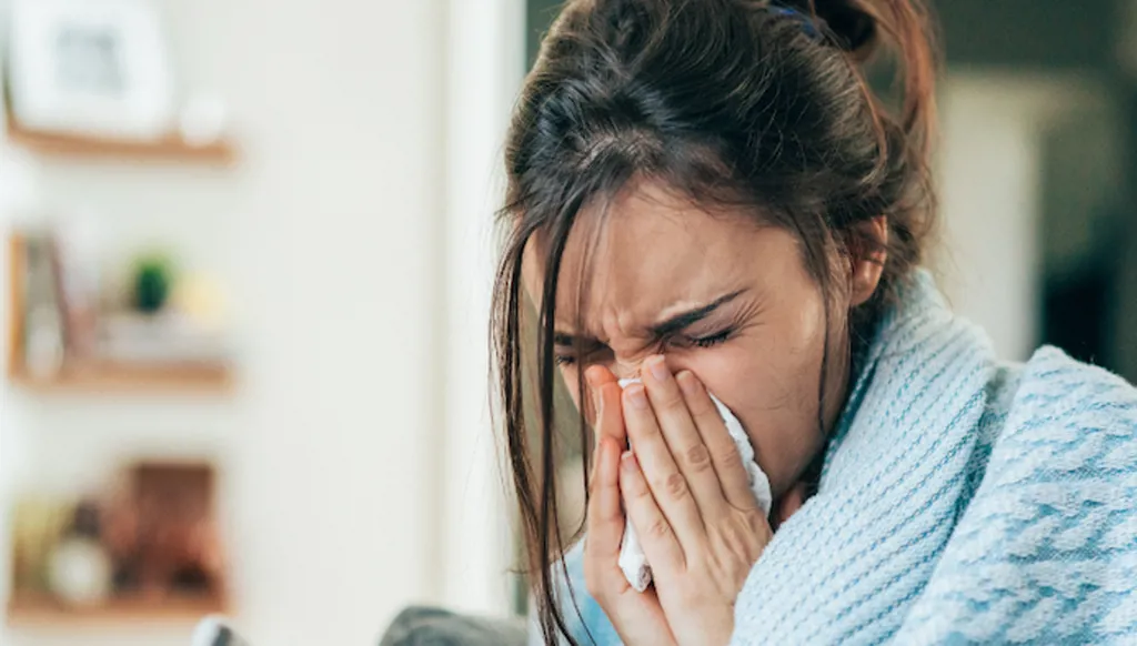 كيف نميّز بين الإصابة بالرشح والانفلونزا؟