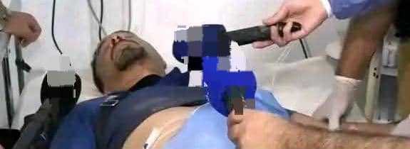 محاولة استجواب أحد الجرحى (فيسبوك)