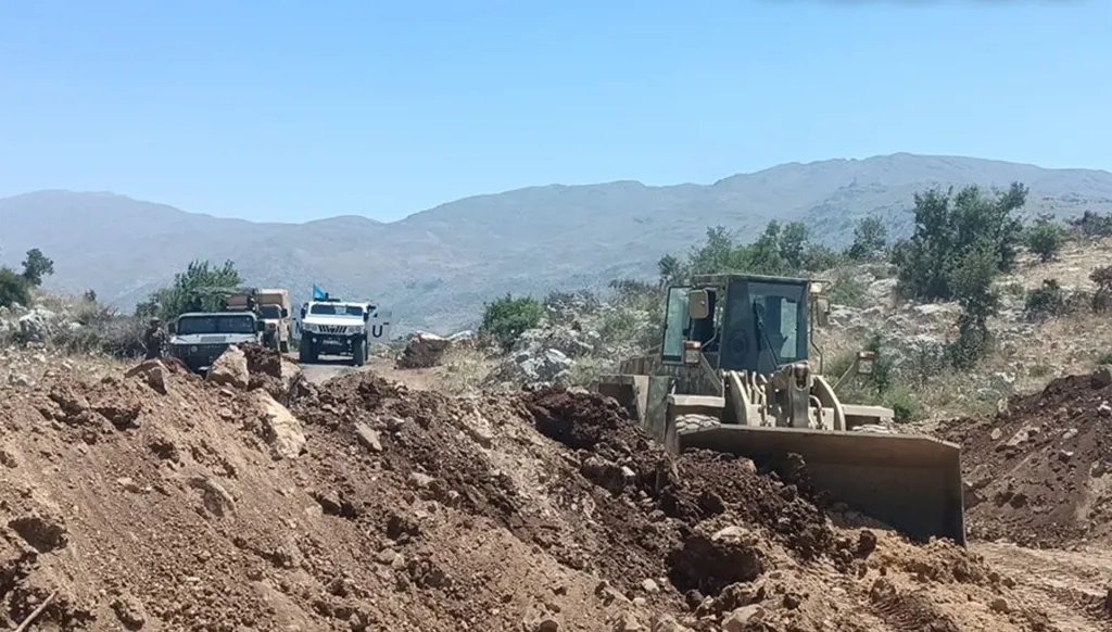 الجيش اللبناني يزيل سواتر ترابية في خراج بلدة شبعا – حاصبيا (صور)