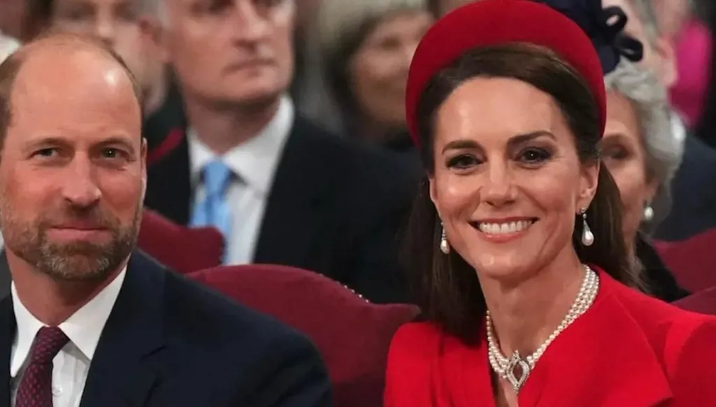 كيت ميدلتون بالأحمر ومجوهرات العائلة الملكيّة في يوم الكومنولث (صور وفيديو)