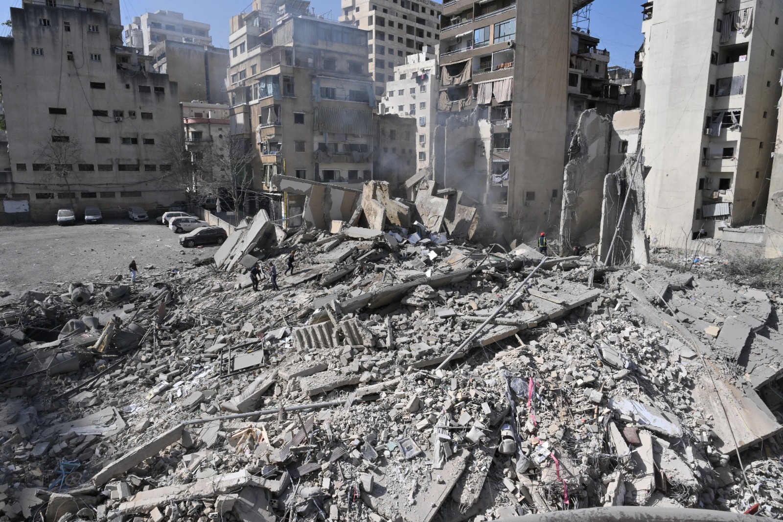 آثار الدماء جراء القصف الإسرائيلي على الباشورة (نبيل إسماعيل)