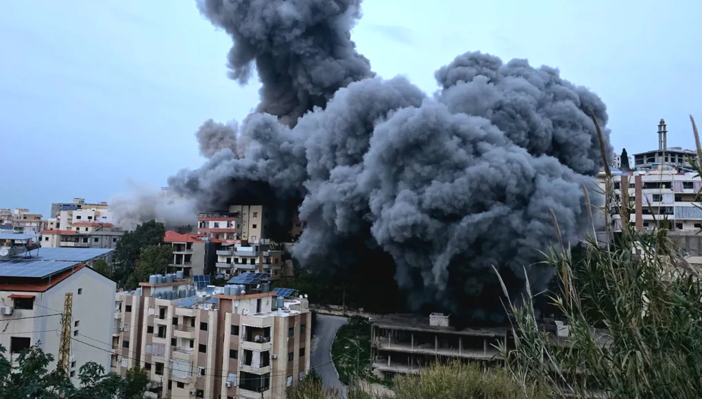 بعد التصعيد الإسرائيلي جنوب لبنان وبقاعه احتجاجات في الشارع ... "النهار" تواكب الحدث