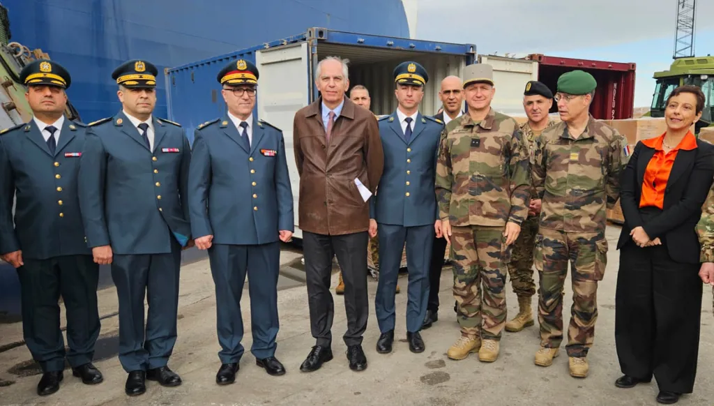 هبتان فرنسية وقبرصية للجيش اللبناني (صور)