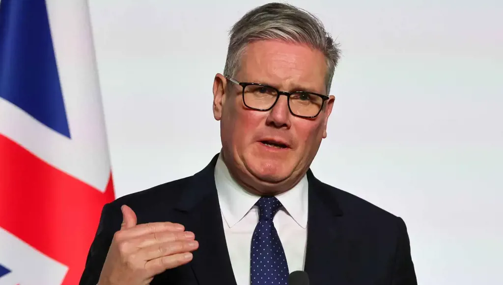 ستارمر: يجب إبقاء مضيق هرمز مفتوحاً "دون قيود أو فرض رسوم"