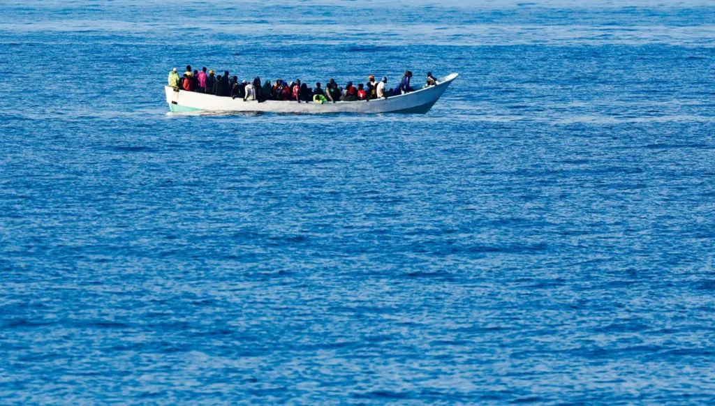 ضحايا بغرق قارب مهاجرين قبالة سواحل ليبيا