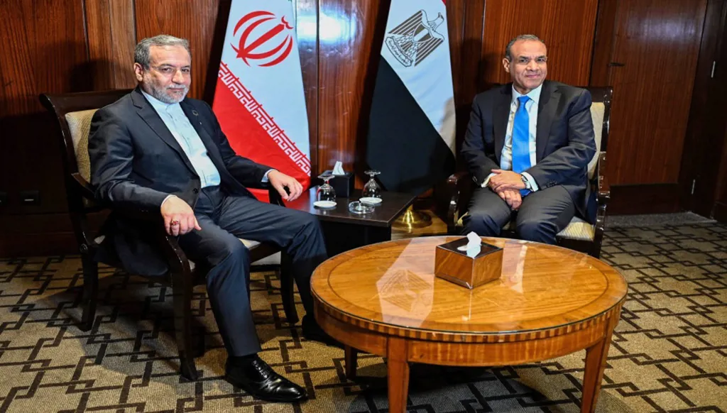 اتّصال بين عبد العاطي وعراقجي... تشديد مصري على عدم المساس بسيادة دول الخليج