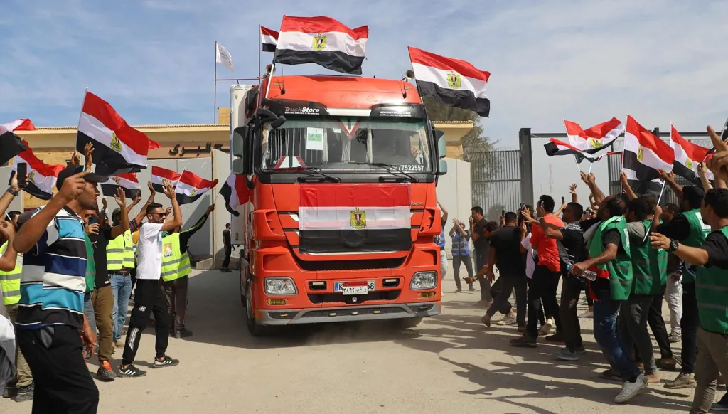 مصر توسّع تأمين المصريين في الخارج ليشمل التعويض عن الفصل التعسفي
