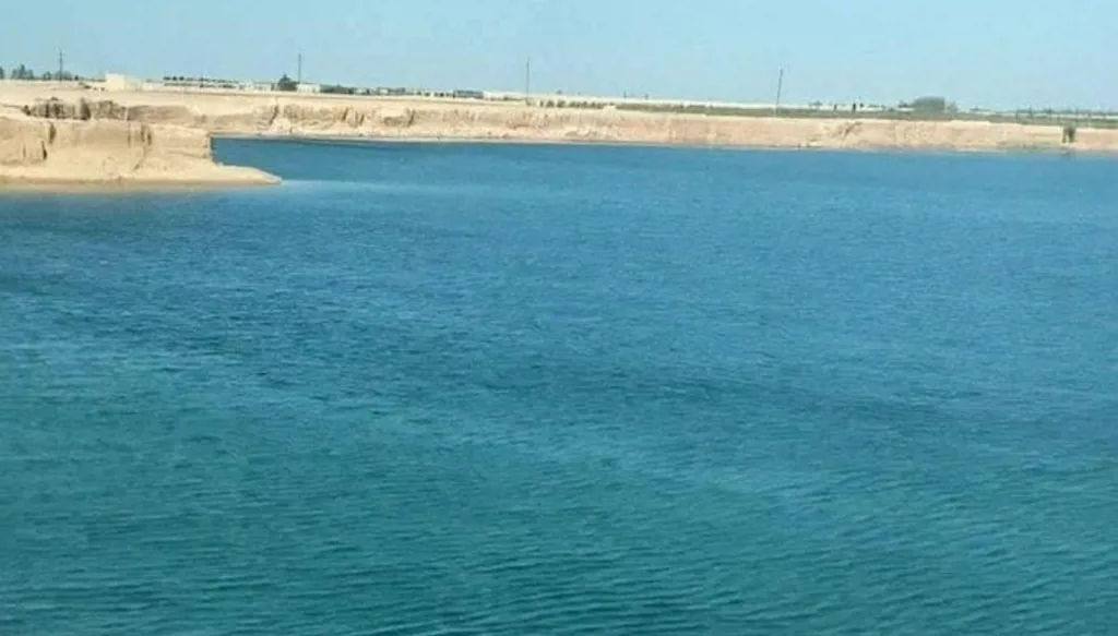 بحيرة غامضة تظهر "فجأة" في صعيد مصر... ذعر وتساؤلات بين الأهالي حول مصدرها ومخاطرها (صور)
