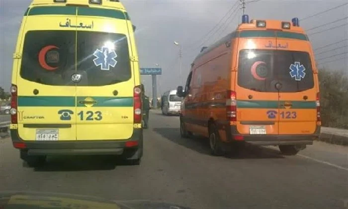 سيارات إسعاف في موقع الحادث