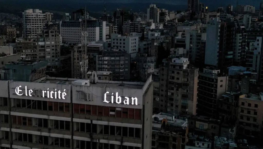 تفادياً للعتمة الشاملة... "الطاقة" تعلن بدء تفريع الباخرة الكويتية في الزهراني