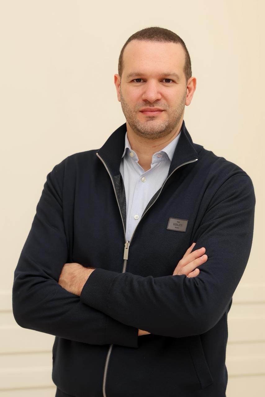 إيلي حُنين.